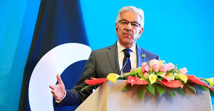 সর্বাত্মক যুদ্ধের সতর্কতা পাকিস্তানের প্রতিরক্ষামন্ত্রীর